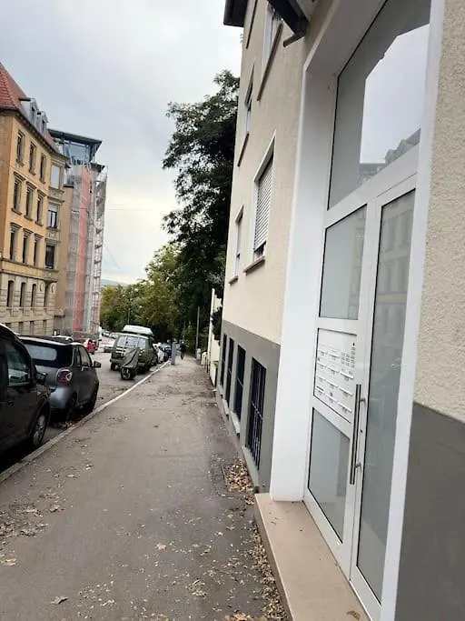 Zentrales Apt In Stuttgart, 3 Zimmer Fuer 10 Gaeste
